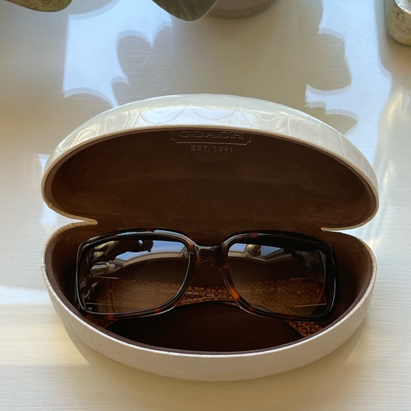 Brown Tortoise Shell Coach Sunglasses. Like new! With white hard Coach case incl - Picture 2 of 12